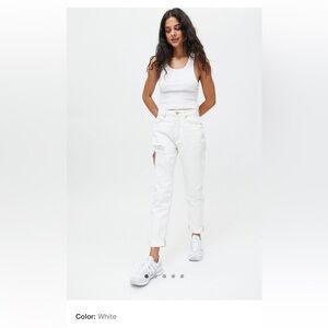 BDG Urban Outfitters White High Rise Mom Jeans - size 29